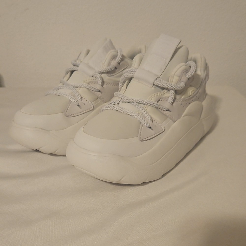 UGG WHITE LA CLOUD LACE FASHION PLATFORM SNEAKERS, WOMEN US SIZE 8